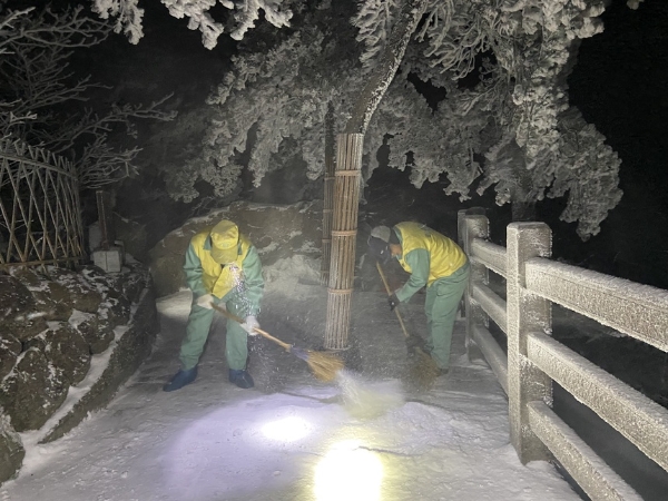 旅游 | 黄山雪中保畅通