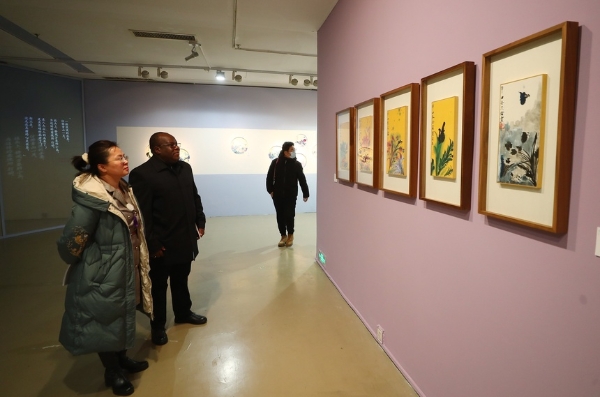 书画 | “丝路青年文化使者”吴霜绘画专场品鉴会举行