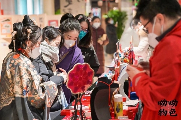 最是一年春好处 | 北京文化消费现场：诗歌生活节、呦呦市集重启社交亲密