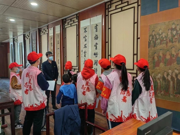 公共 | 小书童志愿者在陕西省图书馆当“图书修复师”