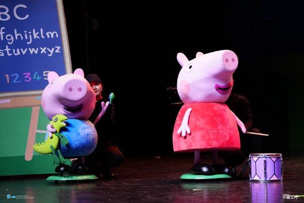 艺术 | 杭州剧院将迎来一只人气爆棚的粉红猪