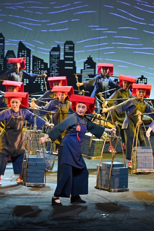 艺术 | 粤剧《三水女儿·红头巾》首次进京演出 平凡中的宁静与坚守打动人心