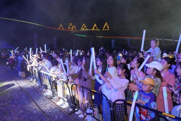 旅游 | 麦咭亲子音乐节为湖南安化茶乡花海引客