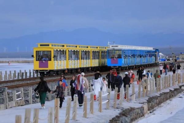 旅游 | 暑期，茶卡盐湖景区单日最高接待游客量超4.3万人次