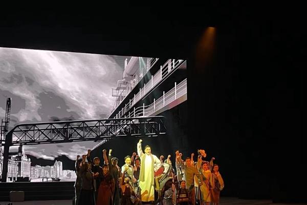 艺术 | 现代京剧《长空烈焰》在青海大剧院首演