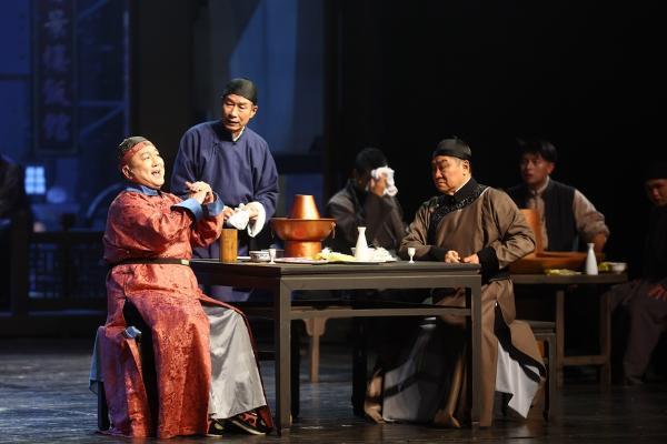 艺术 | “大戏看北京”2023年展演季首演剧目《西去东来》首演圆满成功
