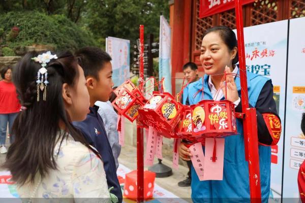 北京市属公园中秋国庆假期首日接待游客30.82万人次