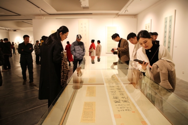 艺术 | 他同时举办16场展览！“不亦乐乎”周汉标艺术特展开幕