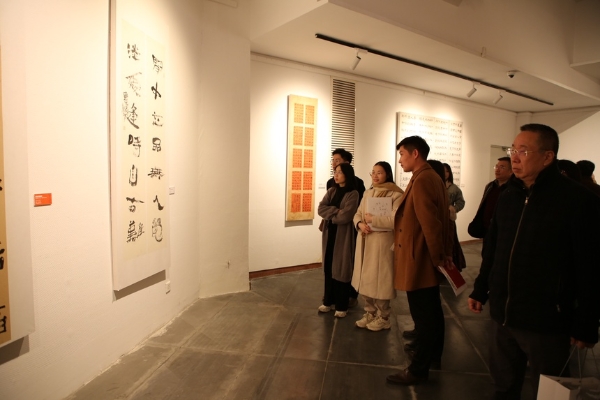 艺术 | 他同时举办16场展览！“不亦乐乎”周汉标艺术特展开幕