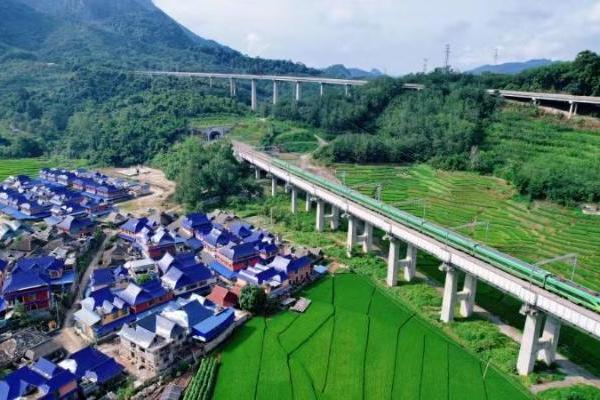 旅游 | 云南：铁路发送旅客首次突破9000万人次
