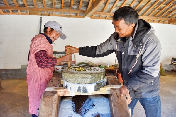 欢欢喜喜过大年 | 云南昌宁：细磨乡愁舂年味