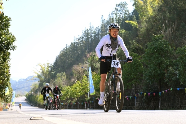 公共 | 2024天天向上·云南罗平第九届花海山地自行车赛精彩开赛