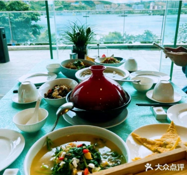 美团旅行：“住宿+”成高星酒店暑期新增量 重庆一家万豪酒店餐饮热度大涨515%