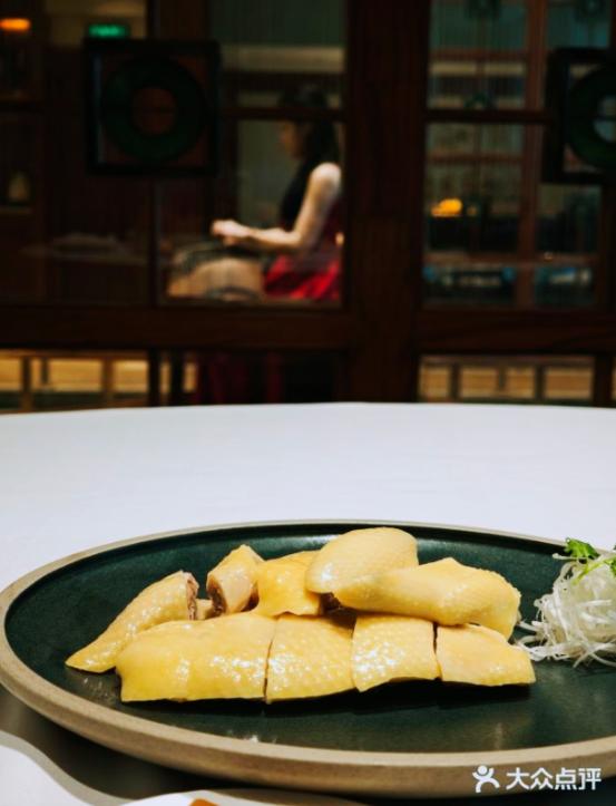 image 美团旅行:高星酒店黑珍珠餐厅消费额上涨68%,“餐住联动”效应凸显