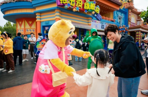 主题乐园里，亲子流量如何变成全龄消费？