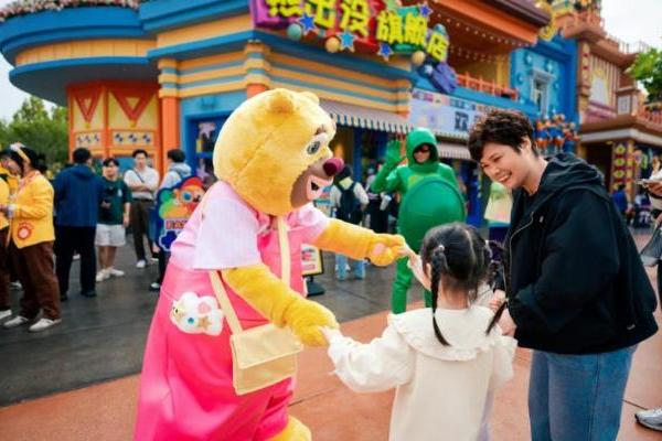 主题乐园里，亲子流量如何变成全龄消费？