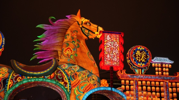 美团旅行：哈尔滨冰雪大世界登顶年轻人最爱冰雪景点，南京、成都领衔元旦十大热门目的地