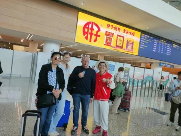 我在四川做俄语导游，日结过千，十分上瘾