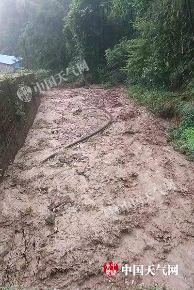 强降雨致云南两地出现滑坡及山洪 今明天降雨持续_TOM旅游