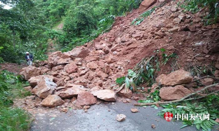 强降雨致西双版纳多地现山体滑坡和洪涝灾害_TOM旅游