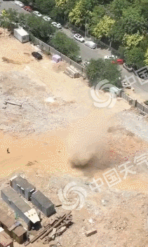 福州市区惊现尘龙卷