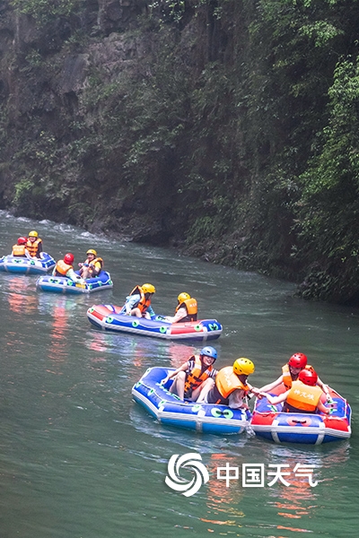 重庆南川:漂流开启清凉一夏
