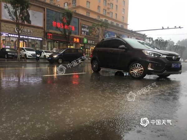 临汾暴雨图片