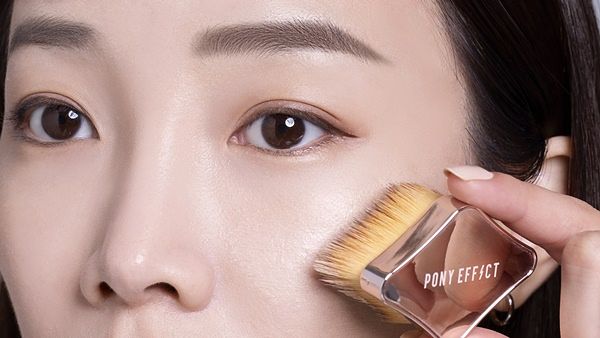 韩系NO.1气垫教主PONY EFFECT绝美出击 ! 首推「养肤型」爆水粉饼 解救口罩闷肌 !