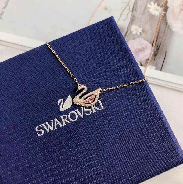 每秒卖出一条！Swarovski施华洛世奇『#天鹅小项链』芭蕾粉新色尺寸/价格整理！