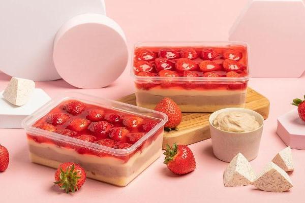 终于等到草莓季！2021「草莓蛋糕甜点」12款推荐：芋泥泡芙、浓可可蛋糕、流馅热松饼都超搭！