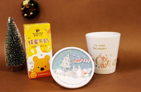 《小熊维尼》限定店2.0让百亩森林下雪了！17款雪白维尼商品抢先看，吐司地垫可爱必收！