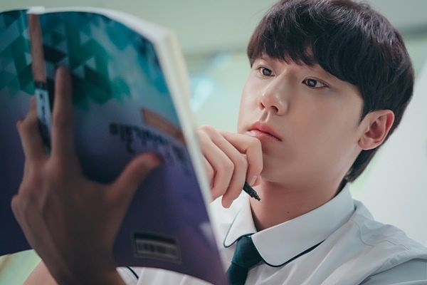 friDay影音浪漫揪心师生恋《忧郁症》李到晛自爆高中没朋友 嘴甜「老师很漂亮」逗得林秀晶娇笑连连！