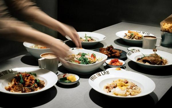 精品咖啡馆IN LAB X米其林餐盘推荐餐酒馆「页小馆」全新打造星级餐点