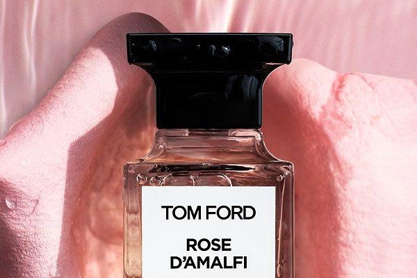 TOM FORD『私人调香系列 玫瑰秘境』独家研发「玫瑰叠加萃取技术」，让你一个呼吸游走国境之间！