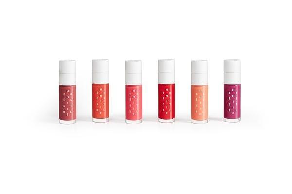 爱马仕Hermèsistible滋养润唇油系列迷人6色，让我们用洋溢的色彩与芬芳宠爱双唇吧！