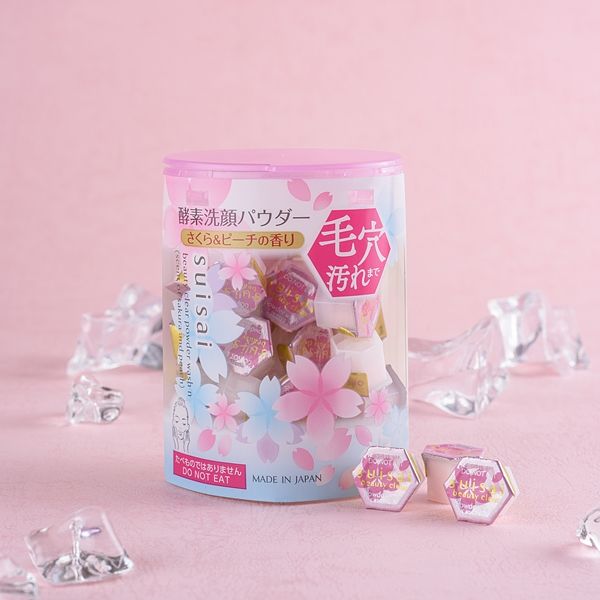 佳丽宝「suisai 酵素粉 限定樱花蜜桃香」犹如粉嫩的樱花花瓣，让洗脸时感受到浪漫的春日气息！