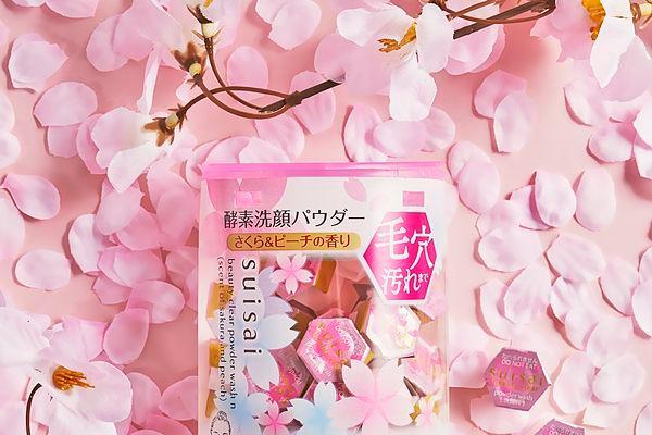 佳丽宝酵素粉，限定樱花蜜桃香，犹如粉嫩的樱花花瓣，让洗脸时感受到浪漫的春日气息！