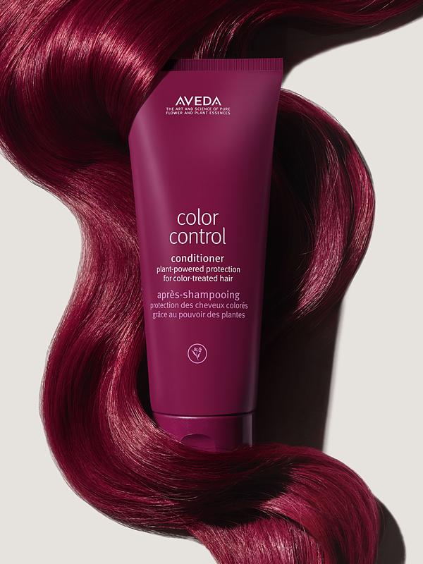 夏日轻盈护髮诀窍在这！Color Control「护色颖采系列」高达94%天然萃取成分牢牢锁住髮色！
