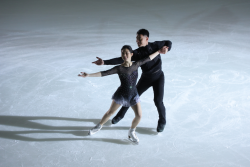 闪耀都灵的花滑公主张丹及其搭档这对完美组合再次重现,让闪亮的冰刀