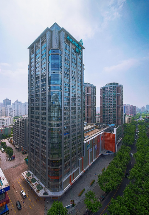 【腾飞大厦】此次签约,两大集团将在上海这两栋商务楼宇的开发改造和