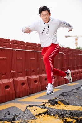 ultraboost19限定配色定义出街潮搭开启能量迸发新势力