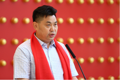 尹志军作为挂牌嘉宾发表致辞,他表示:安庆特种橡塑股份有限公司是迎江