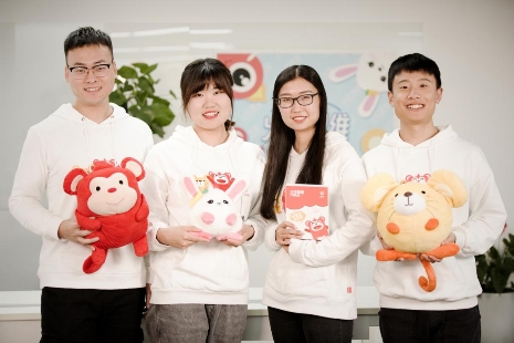 火花思维副总裁,教学负责人葛青表示,火花思维坚信爱孩子,懂教育,通过