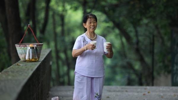 古道贈茶二十一年美的冰箱秘密大改造為茶水婆婆造適老茶居