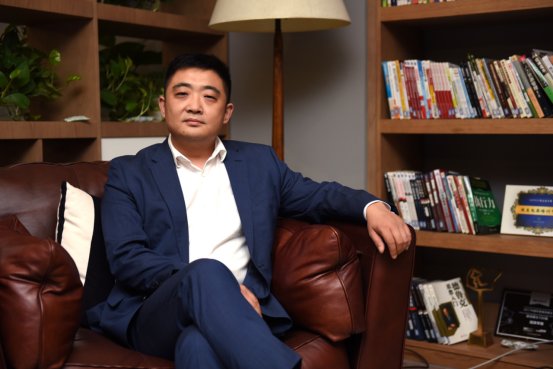 国美零售副总裁王巍表示,国美不打广告战,只打价格战,就是要以"真品质