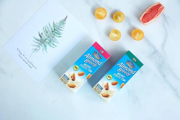  Almond Breeze蓝钻怡仁™ 巴旦木仁饮料，好饮料源自天然 