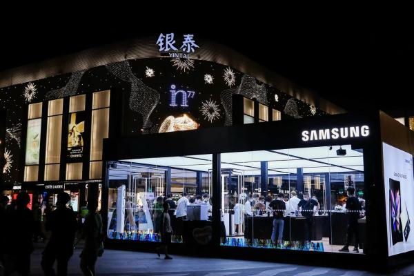 三星全新折叠屏手机快闪店亮相杭州 相约西湖畔体验新一代Galaxy Z系列