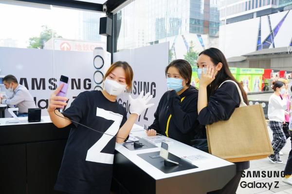 三星全新折叠屏手机快闪店亮相杭州 相约西湖畔体验新一代Galaxy Z系列