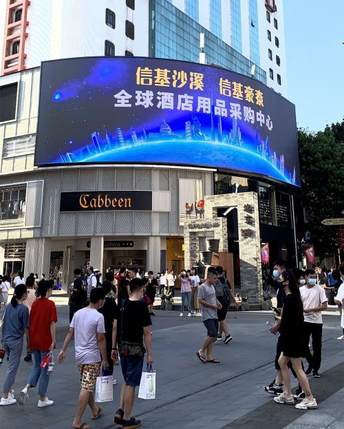 燃爆全城！信基沙溪、信基豪泰巨幕点亮广州城市地标