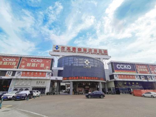  燃爆全城！信基沙溪、信基豪泰巨幕点亮广州城市地标